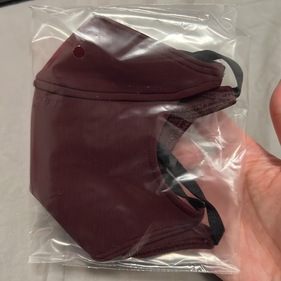 Lululemon Ear Loop Mask - Picture 2 of 4
